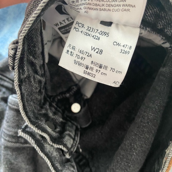 Levi’s jean shorts black wash size 28 - Picture 4 of 4